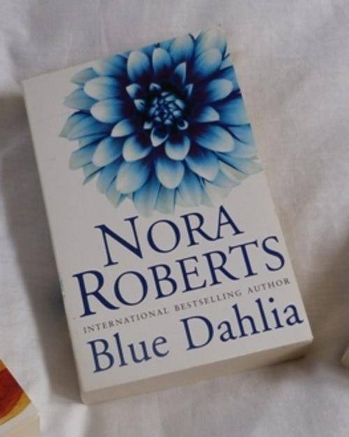 Nora Roberts - Blue Dahlia