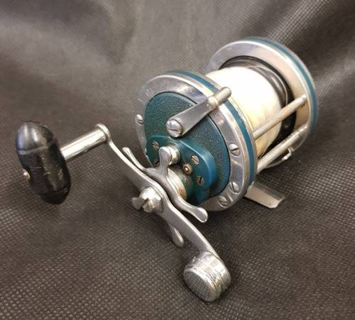 Fishing reel ( copy of Penn fishing reel) No name , made in Japan