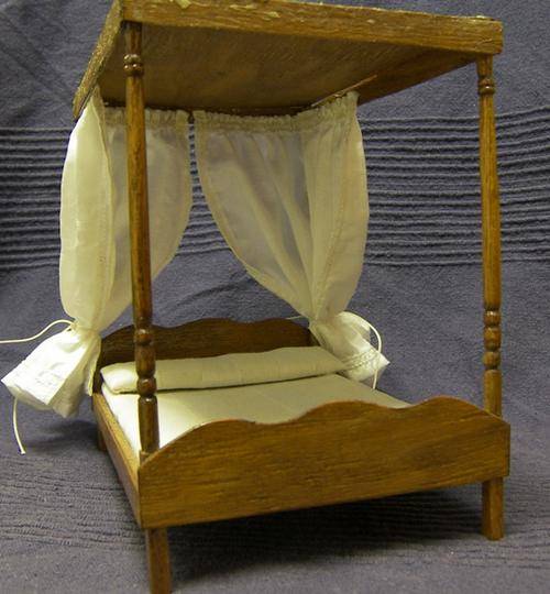 Vintage Tudor bed : 1:12 scale