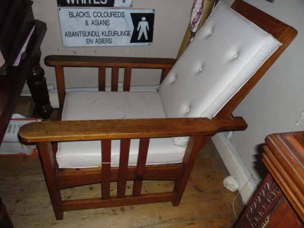 OAK MORRIS CHAIR IN VERY GOOD CONDITION