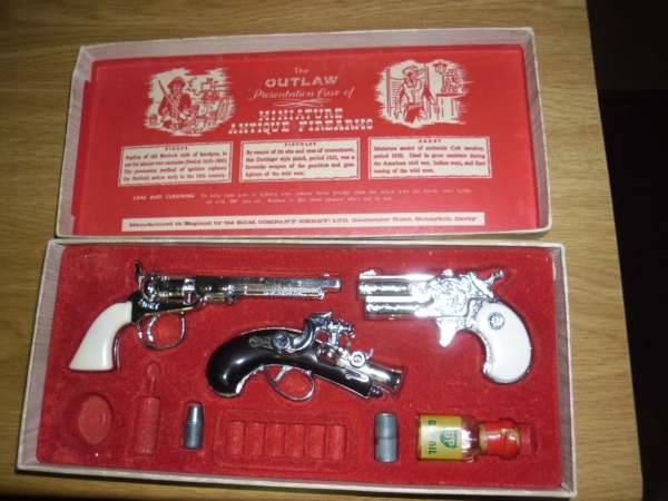 MINIATURE ANTIQUE CLAP GUNS IN ORIGINAL BOX