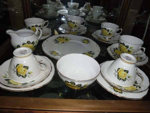 COLCLOUGH 21 PC TEASET IN MINT CONDITION