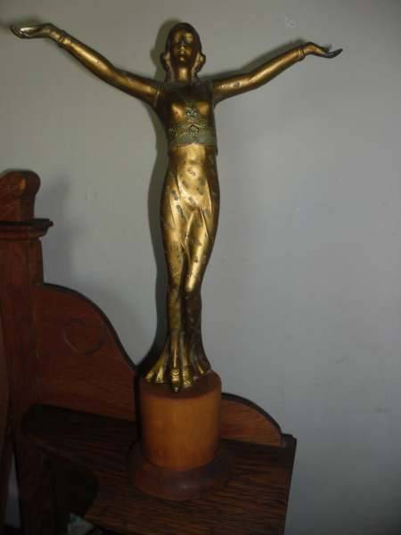 ART DECO BRONZED SPELTER FIGURINE CIRCA 1930'S ( 37 X 22 CM )