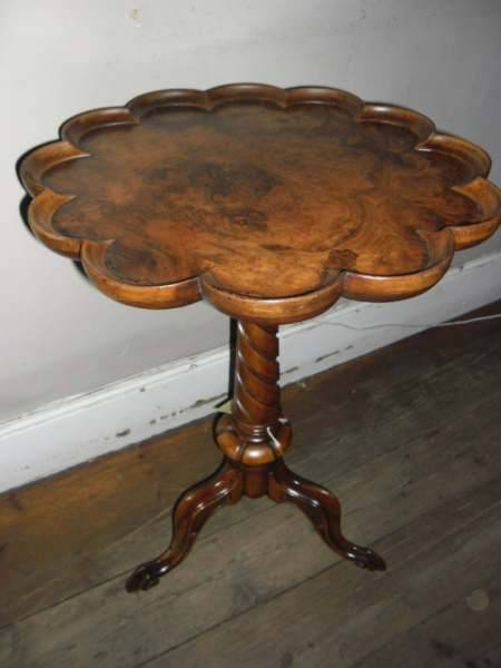 VICTORIAN BURR WALNUT PIE CRUST WINE TABLE