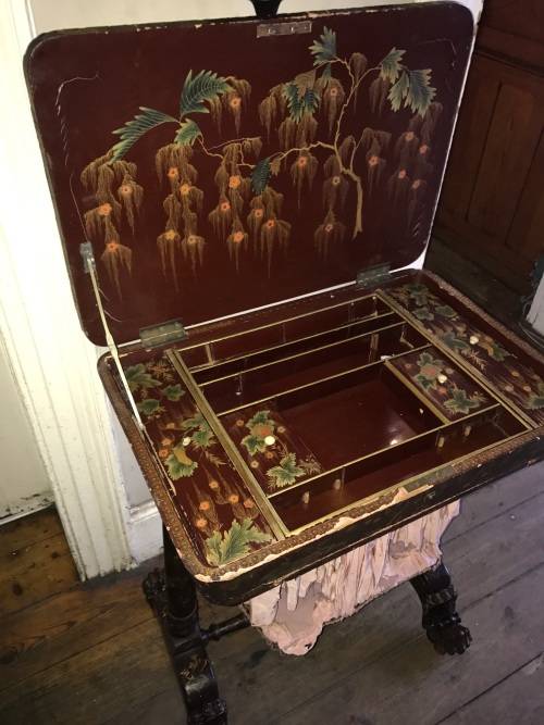 Victorian Worktable on original castors (75 x 62 x 42 cm )