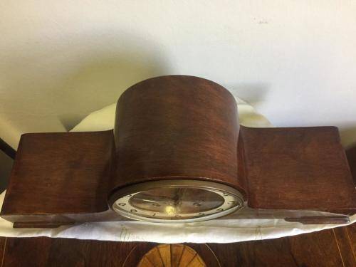 VINTAGE ART DECO MANTEL CLOCK ( WORKING WELL)