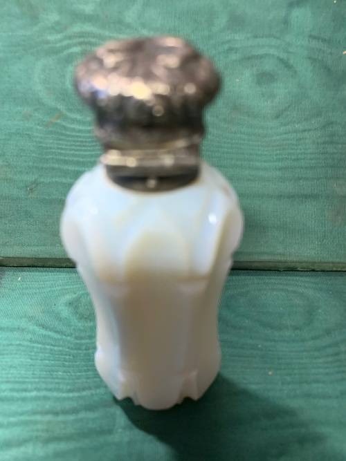 VINTAGE PERFUME BOTTLE ( 10 CM )
