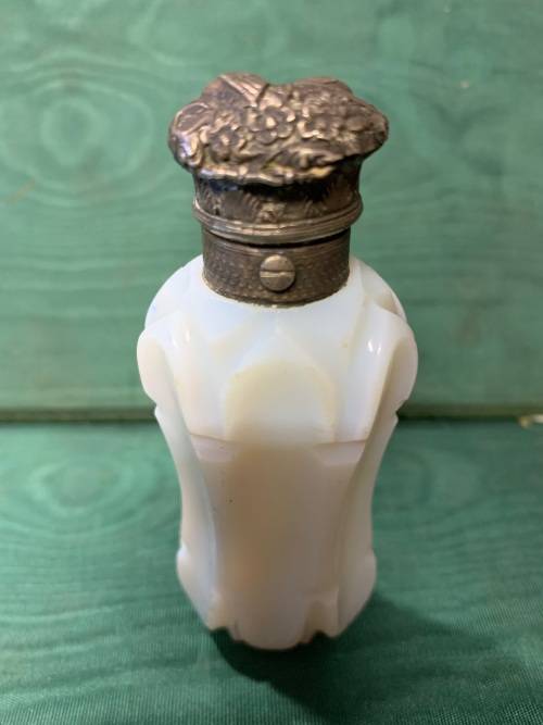 VINTAGE PERFUME BOTTLE ( 10 CM )