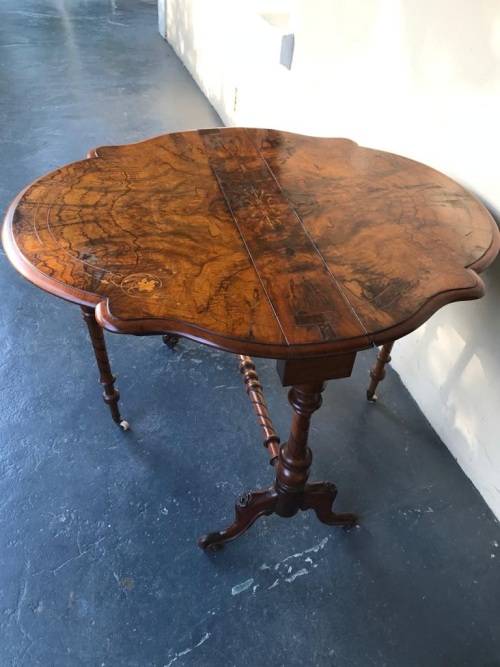 Beautiful Victorian Burr Walnut Sutherland Table circa 1890