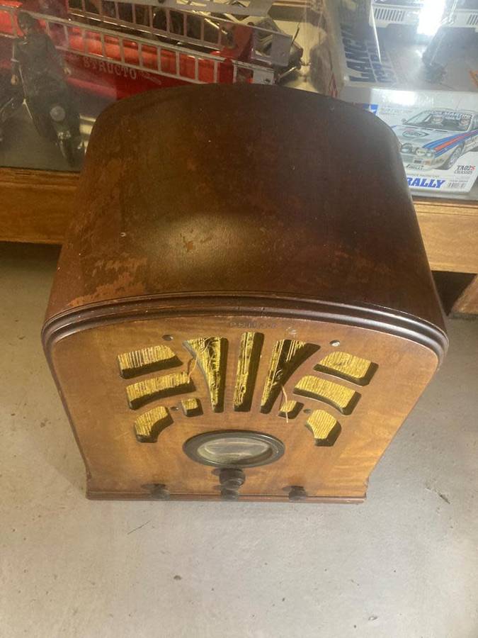 Vintage Philco Radio ( 53 x 43 x 30 cm )