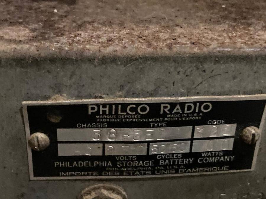 Vintage Philco Radio ( 53 x 43 x 30 cm )