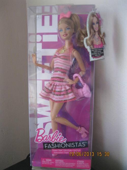 Barbie-Fashionista Swappin' Styles