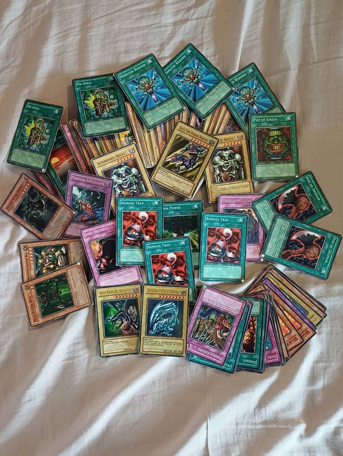 Lot of Yu Gi Oh trading cards