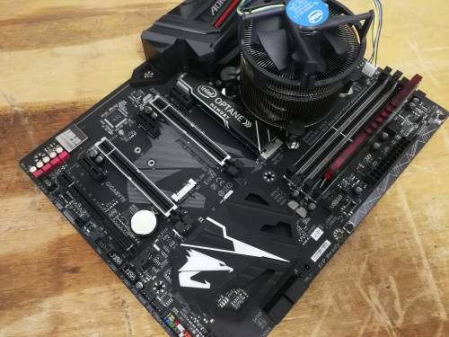 Z370 Aorus MB + Intel i7-8700 3.7GHz + 8GB RAM