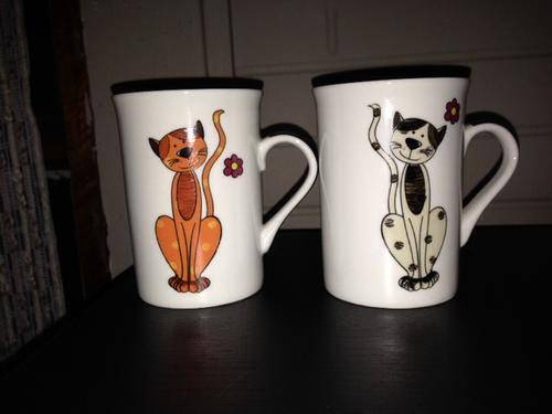 2 cute cat cups