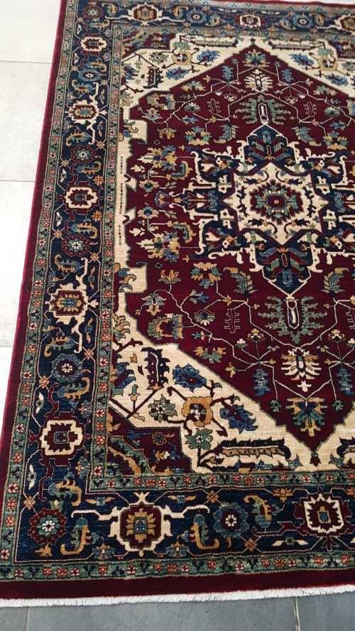Heris Design Persian carpet