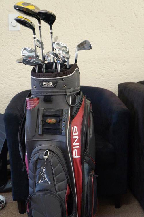 URGENT!! BARGAIN!! - FULL SET OF GOLF CLUBS + BAG + BALLS