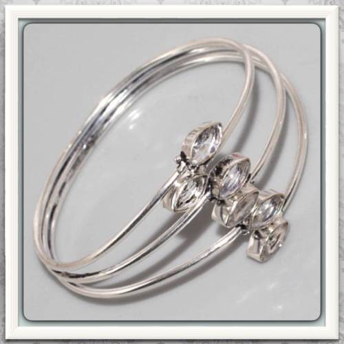 ***DONT MISS THIS ONE ***BEAUTIFUL NATURAL WHITE TOPAZ SILVER BRACELET