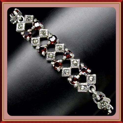 ***EXCEPTIONAL*** - Marcasite 925 Silver Bracelet ( 74.50 TCts - natural garnet)
