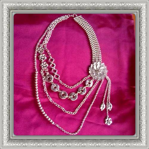 ***EYE CATCHING*** AN EXCEPTIONAL SILVER FASHION, MANY CHAINS & PENDANT WITH DIAMANTE NECKLACE