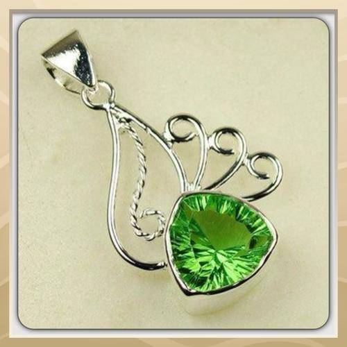 ***BEAUTIFULY DESIGNED ***Natural APPLE ORCHARD GREEN TOPAZ set in 925 Sterling Silver PENDANT