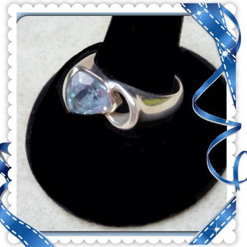 ***MODERN DESIGN*** BLUE TOPAZ GEMSTONE SOLID .925 STERLING SILVER RING size 8