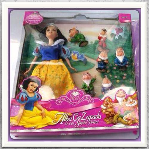 *A GREAT GIFT FIT FOR A PRINCESS**GORGEOUS SNOW WHITE DOLL WITH 7 DWARFS