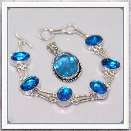 ***EYECATCHING SETTING***STUNNING BLUE QUARTZ .925 STERLING SILVER NECKLACE