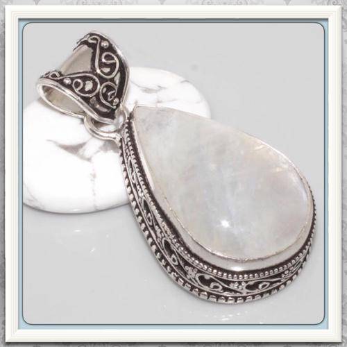 ***A RARE BEAUTY***NATURAL PEAR SHAPE RAINBOW MOONSTONE .925 SILVER PENDANT