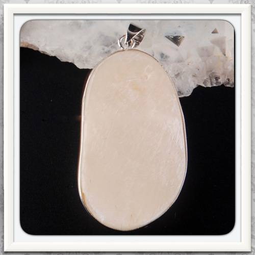 ***BEAUTIFUL FASHION PIECE*** 25 X 45 X 14 MM MOTHER OF PEARL OVAL PENDANT BEAD