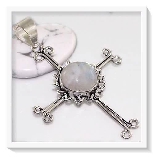 ***SOMETHING REALLY UNIQUE***NATURAL RAINBOW MOONSTONE .925 SILVER PENDANT