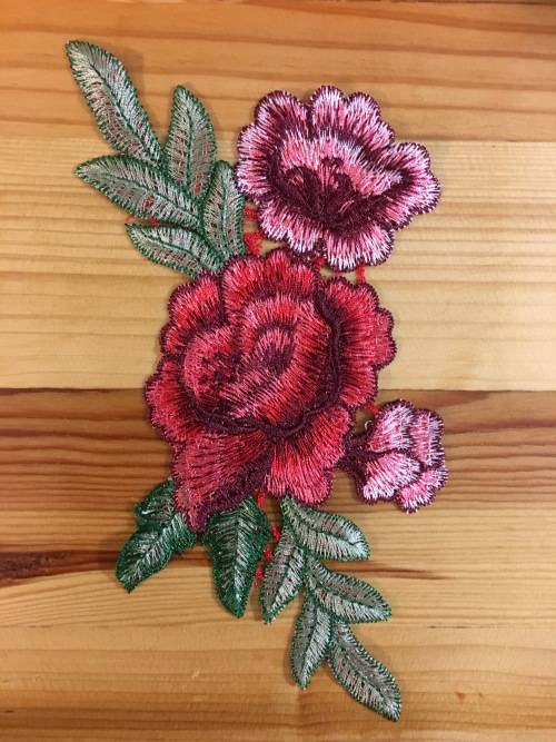 BDG907 Embroidered flowers with three buds