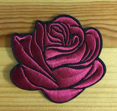 BDG1026 Rose badge patch in red