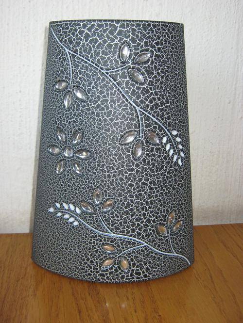 DECORATIVE VASE WITH CRYSTAL FLOWER DESIGN