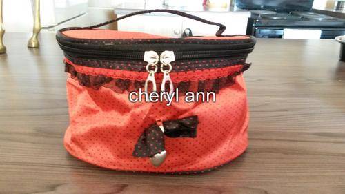 COSMETIC BAG WITH CARRY HANDLE