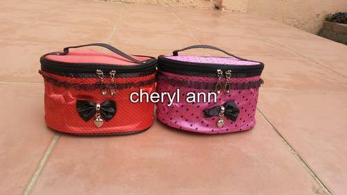 COSMETIC BAG WITH CARRY HANDLE