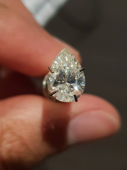 **GORGEOUS** 7X10MM PEAR CUT MOISSANITE - GH VVS - 2CT EQUIVALENT SIZE