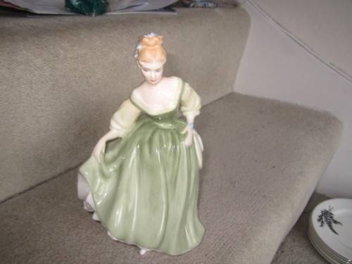 ATTRACTIVE ROYAL DOULTON FIGURINE FAIR LADY