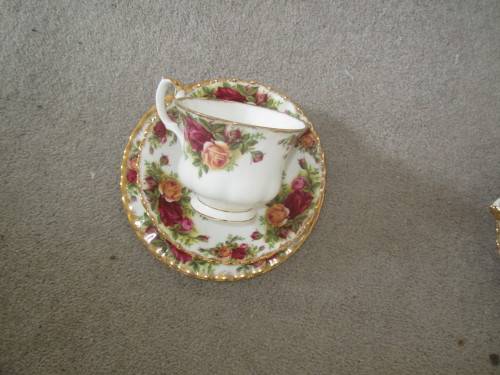 ROYAL ALBERT OLD COUNTRY ROSES TRIO CUP SAUCER & TEA PLATE