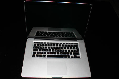 Macbook Pro 15" - 2.4 GHz Code 2 Duo - Excellent condition!!!!