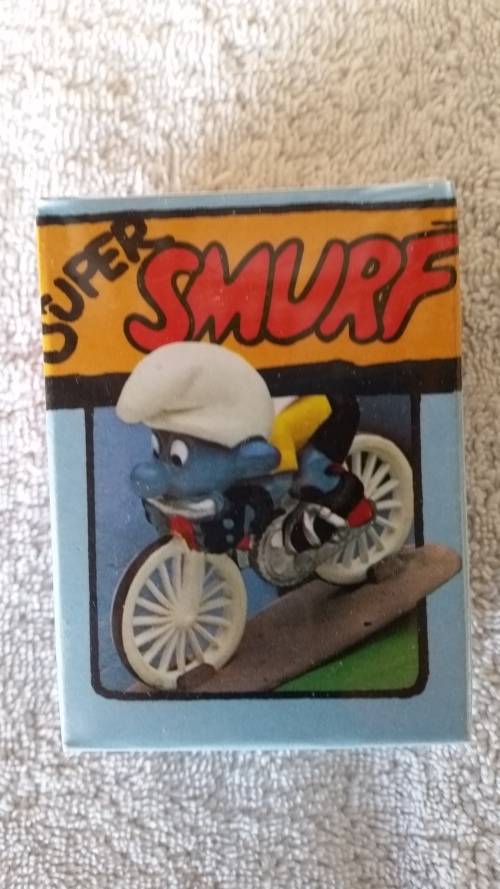 SUPER SMURF ON BICYCLE - VINTAGE UNOPENED - SCHLEICH MODEL 40501