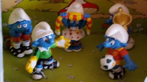 2009 SCHLEICH 41259 - SMURF DECADE SET  2000 - 2009 SOCCER EDITION - MADE IN GERMANY