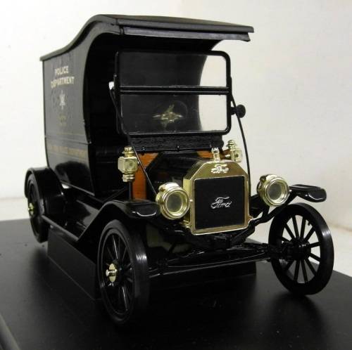 UNIVERSAL HOBBIES 1/18 - 4303 FORD MODEL T PADDY WAGON POLICE PATROL