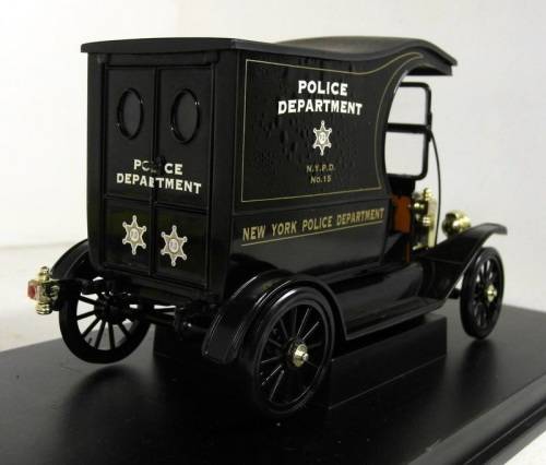 UNIVERSAL HOBBIES 1/18 - 4303 FORD MODEL T PADDY WAGON POLICE PATROL
