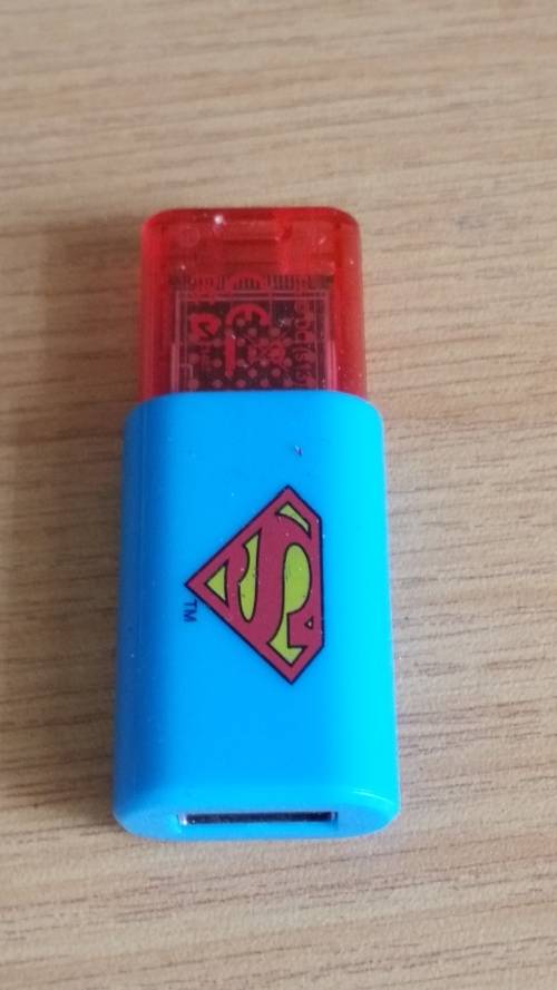 8 GB FLASH DRIVE USB 2.0 - DC COMICS SUPERMAN - LIMITED EDITION
