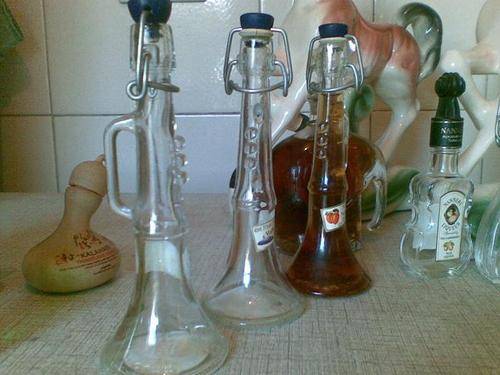 Nannerl Liquer Marillen(apricot) Forest fruit sealed miniature Violin 16cm high glass bottle  40ml