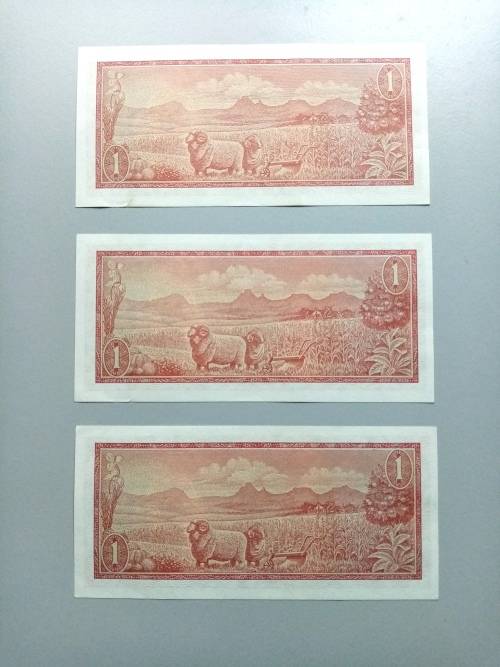 3 X T.W. DE JONGH R1 BANKNOTES IN MINT CONDITION (SERIAL NUMBERS IN SEQUENCE)