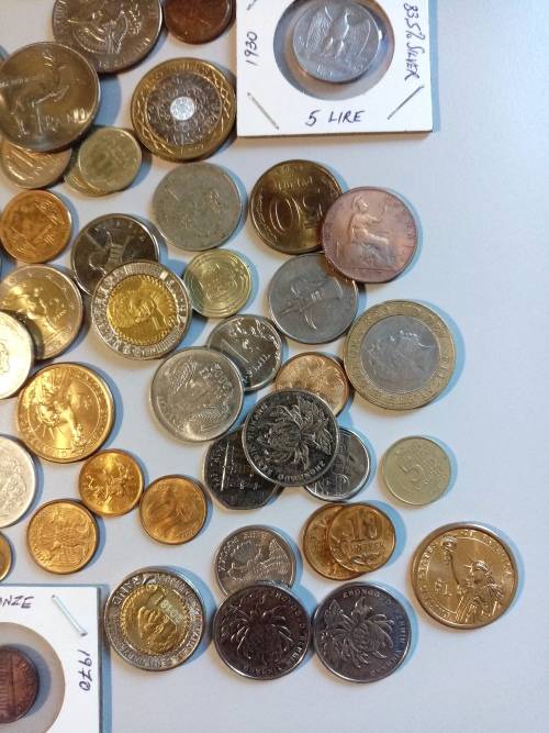 **LOT OF WORLDWIDE WEST TO EAST SILVER AND OTHER COINS**