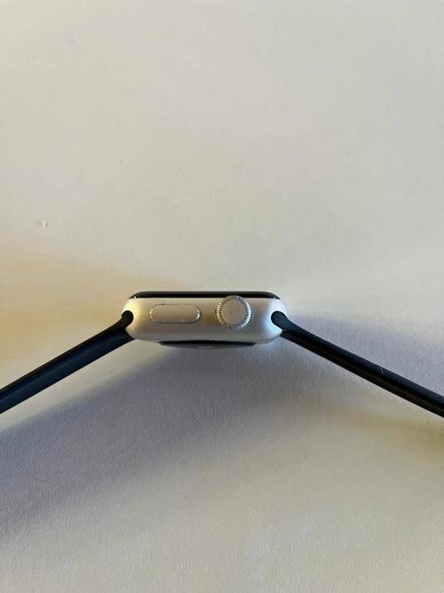 Apple Watch Series 3 GPS Only (38mm) - Silver Case - PLEASE CHECK DESCRIPTION