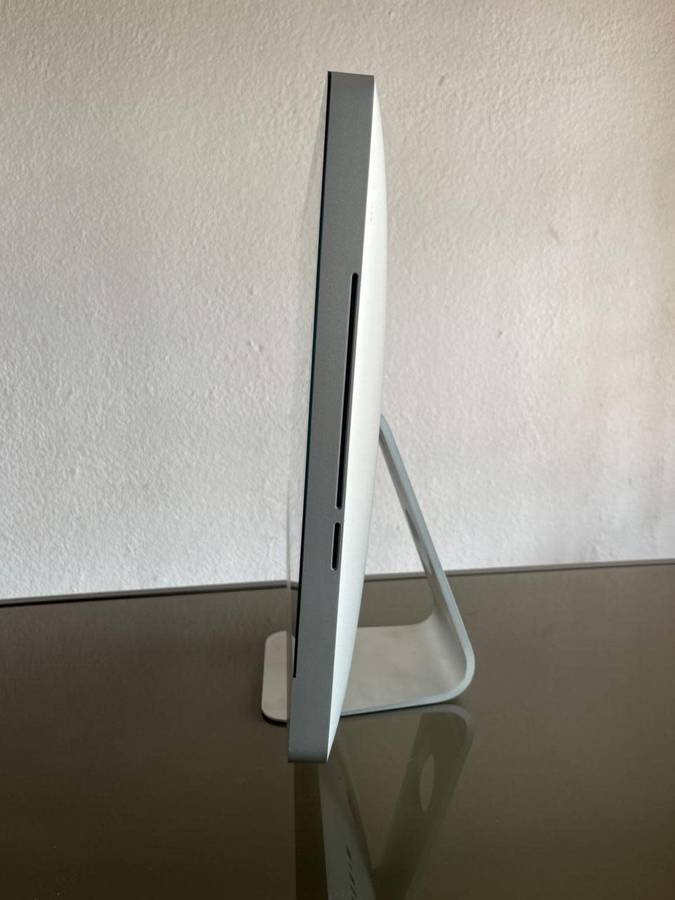 Apple iMac 21.5` Core i5 500GB 4GB RAM Mid 2011